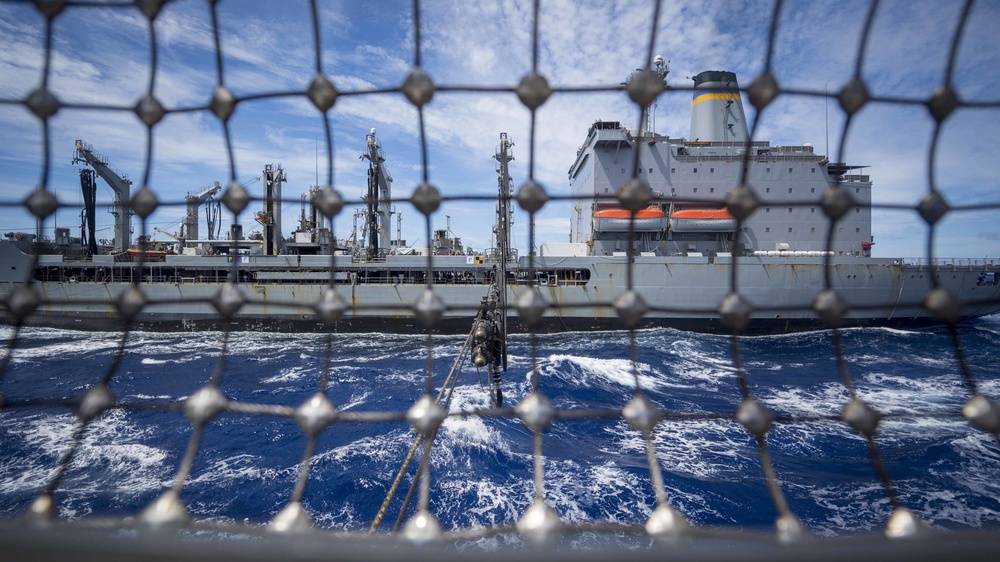 The Ticonderoga-class guided-missile cruiser USS Chancellorsville (CG 62) receives a fuel line from USNS Rappahannock (T-AO 204) during replenishment-at-sea in support of Valiant Shield