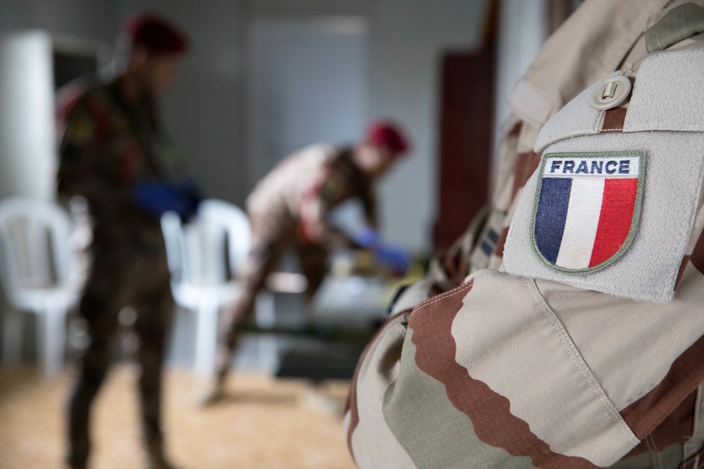 Iraqi intelligence soldiers receive advanced training, new equipment