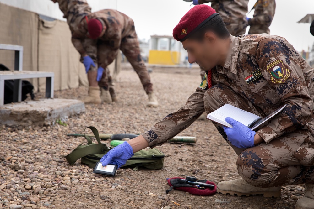 Iraqi intelligence soldiers receive advanced training, new equipment
