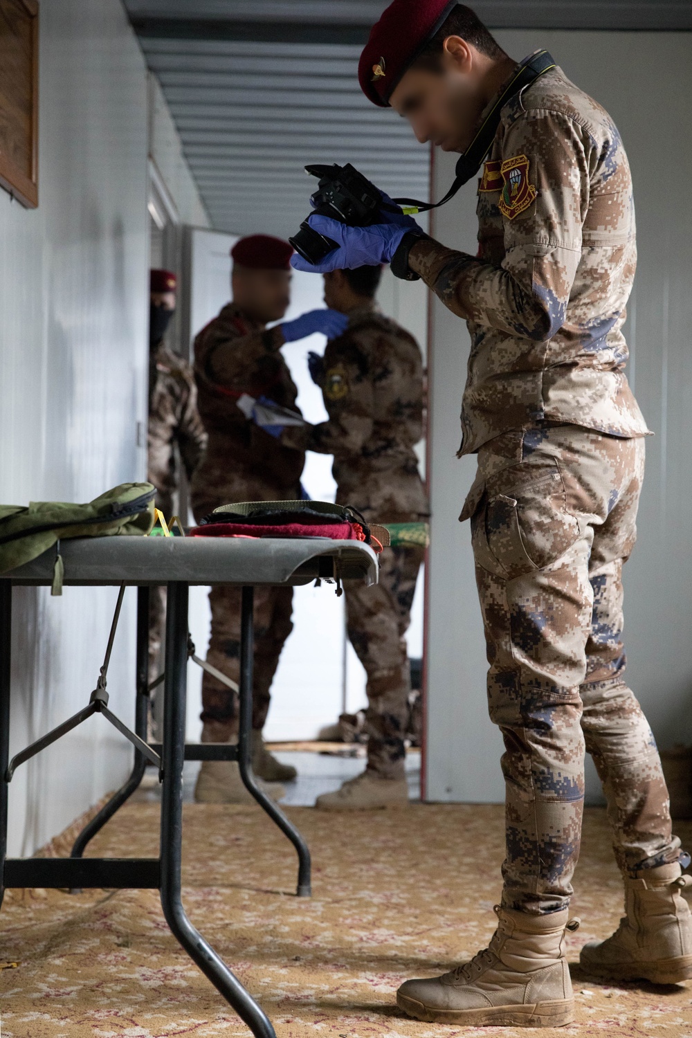 Iraqi intelligence soldiers receive advanced training, new equipment