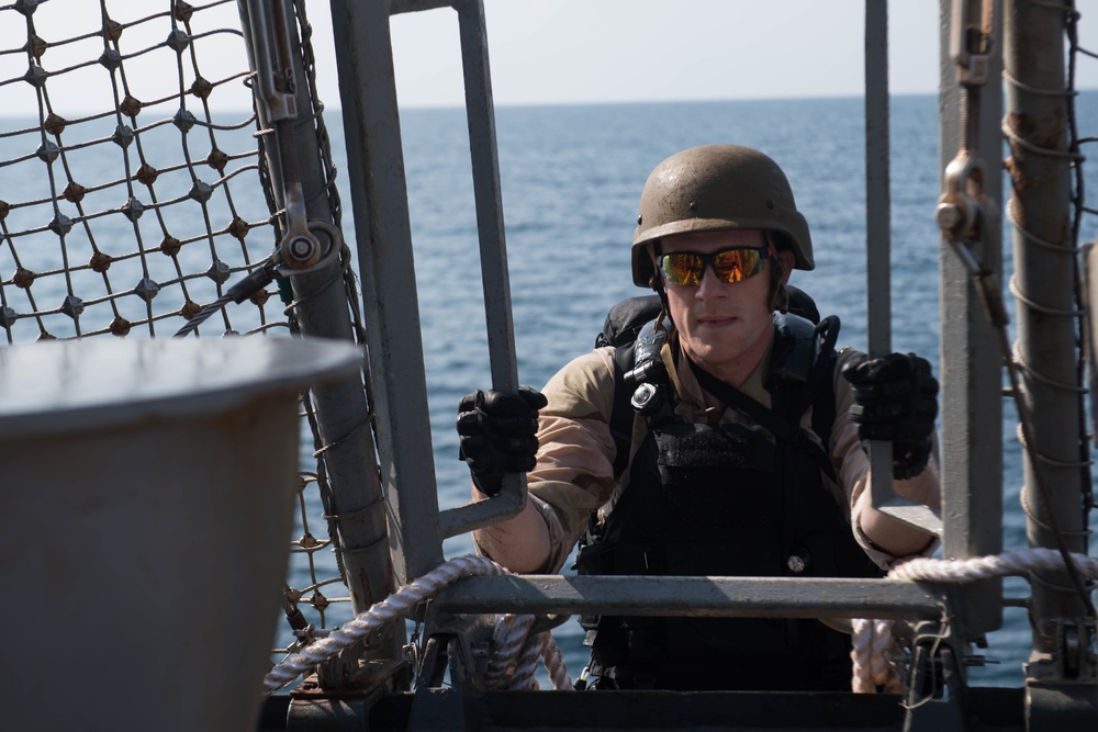 USS Chung-Hoon, US Army and US Coast Guard conduct VBSS training