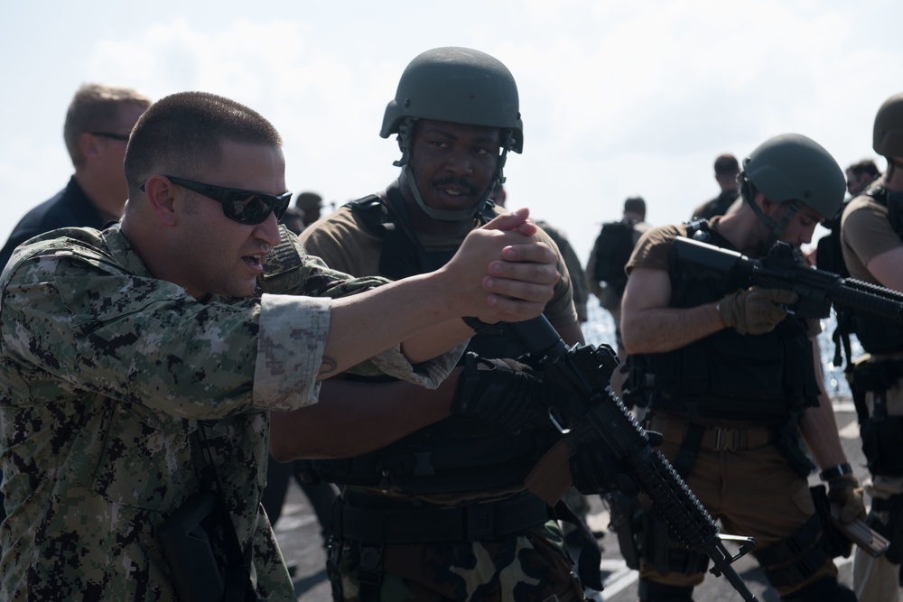 USS Chung-Hoon, US Army and US Coast Guard conduct VBSS training