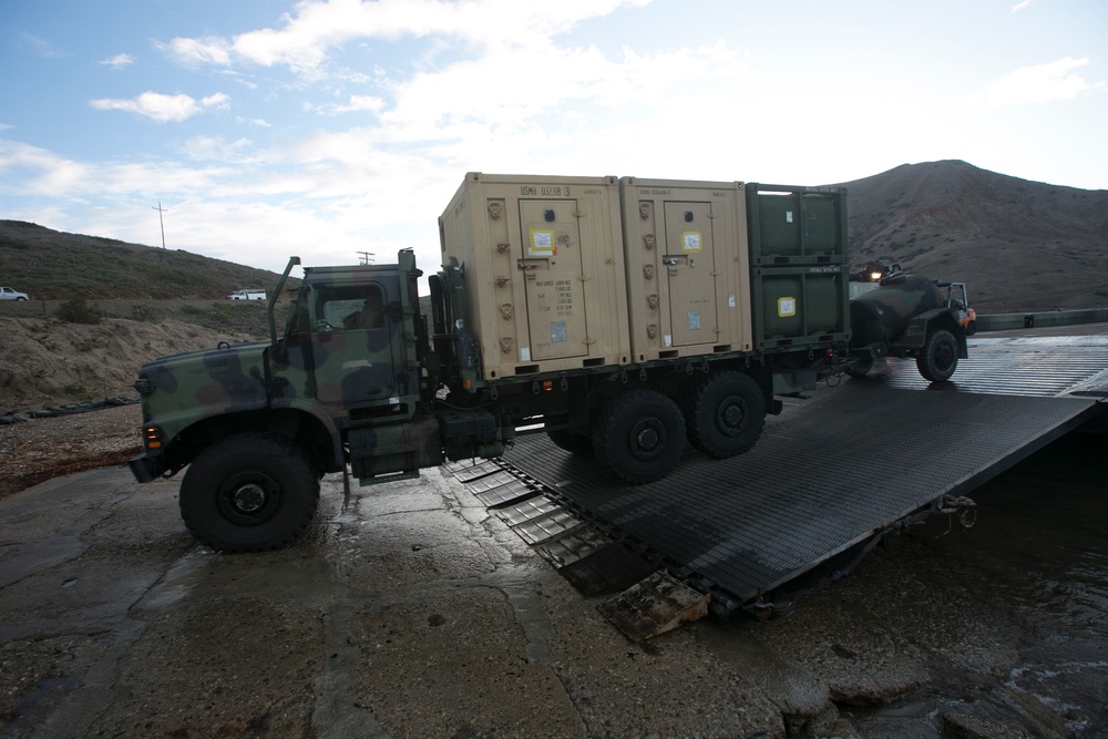 DVIDS - Images - Ace of Spades unload gear [Image 18 of 19]