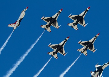 Military performers dazzle at Great Pacific Airshow