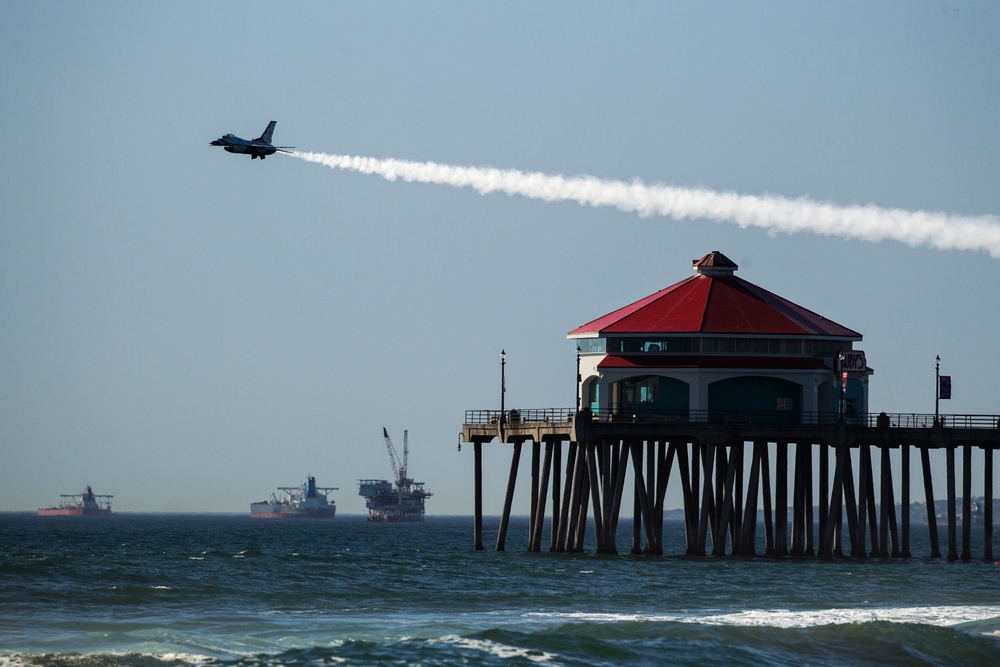 DVIDS Images Military performers dazzle at Great Pacific Airshow