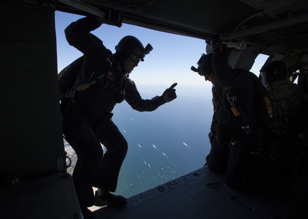 Cal Guard flies SOCOM Para-Commandos