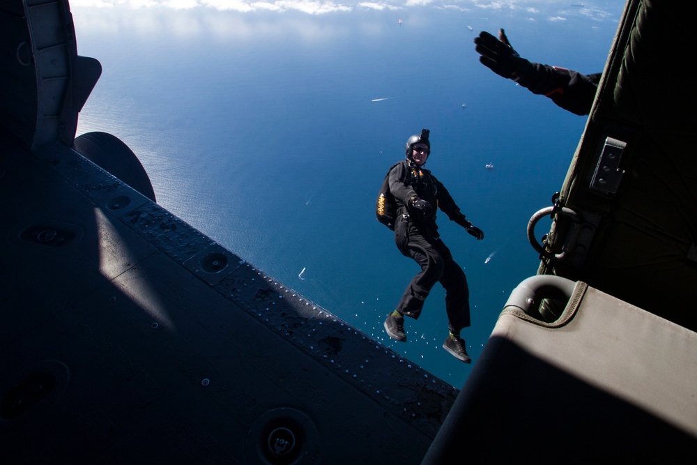 Cal Guard flies SOCOM Para-Commandos