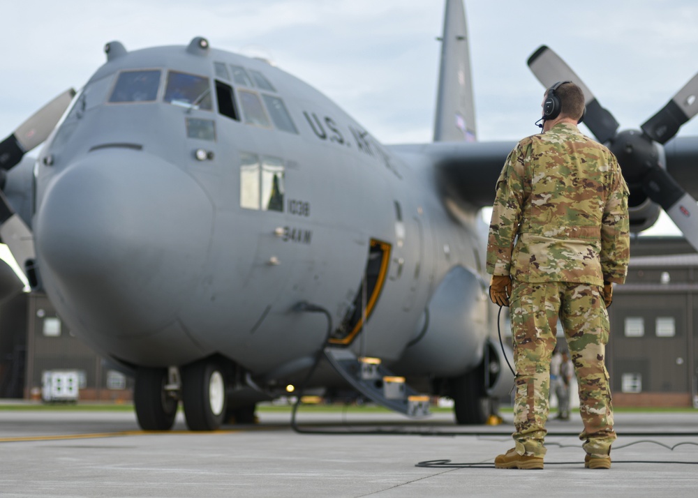 Dobbins flies tactical airlift training mission at Youngstown