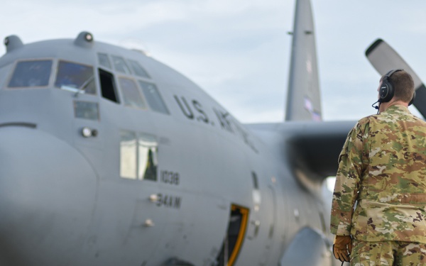 Dobbins flies tactical airlift training mission at Youngstown