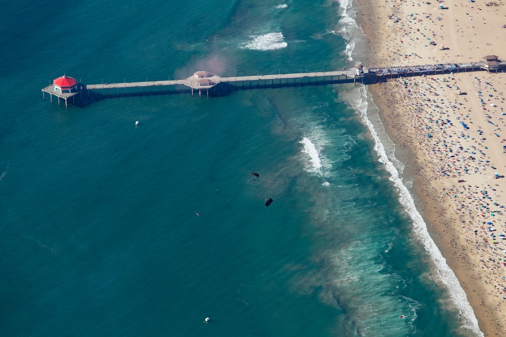 Cal Guard flies SOCOM Para-Commandos