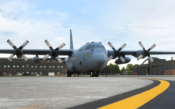 Dobbins flies tactical airlift training mission at Youngstown