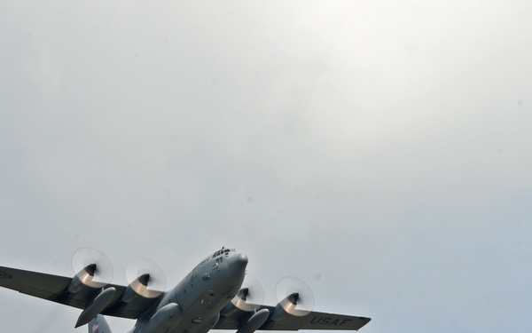 Dobbins flies tactical airlift training mission at Youngstown