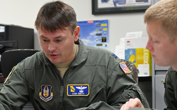 Dobbins flies tactical airlift training mission at Youngstown