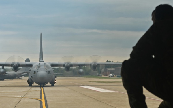 Dobbins flies tactical airlift training mission at Youngstown