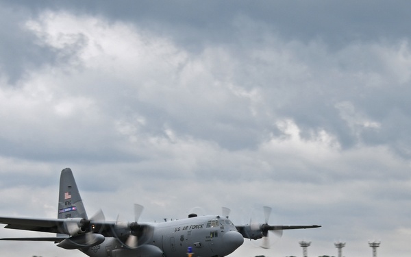 Dobbins flies tactical airlift training mission at Youngstown