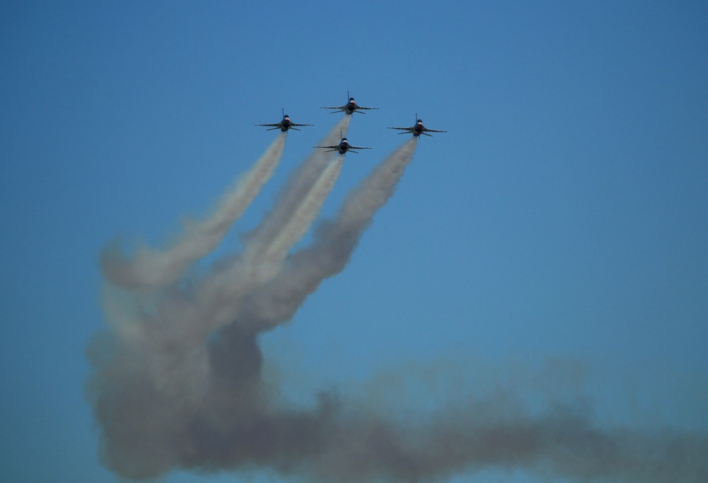 Los Alamitos Army Airfield supports Great Pacific Airshow