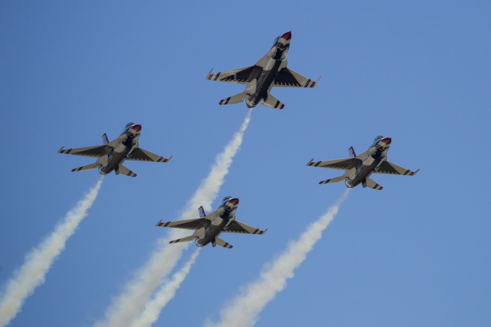 Los Alamitos Army Airfield supports Great Pacific Airshow