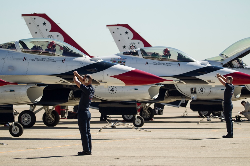 Los Alamitos Army Airfield supports Great Pacific Airshow