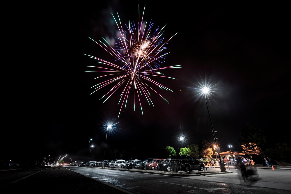 Bliss Brings the Boom: FMWR’s ‘Pop Goes the Fort’ lights up fantastic Fourth