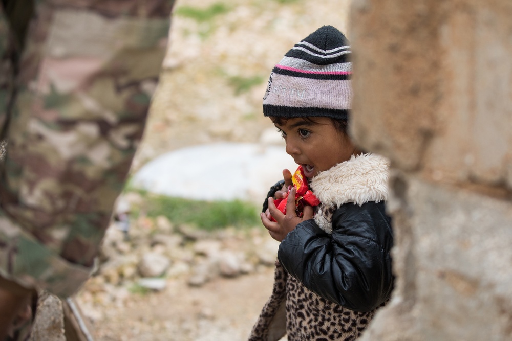 Coalition Forces Visit Children in Ayn Issa