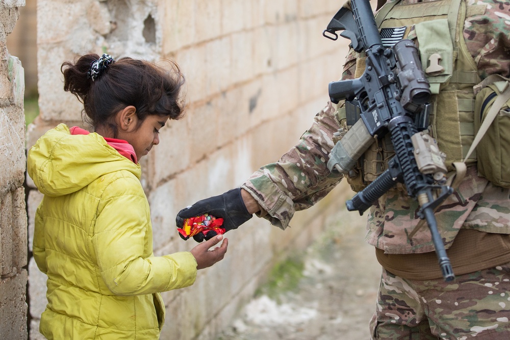 Coalition Forces Visit Children in Ayn Issa