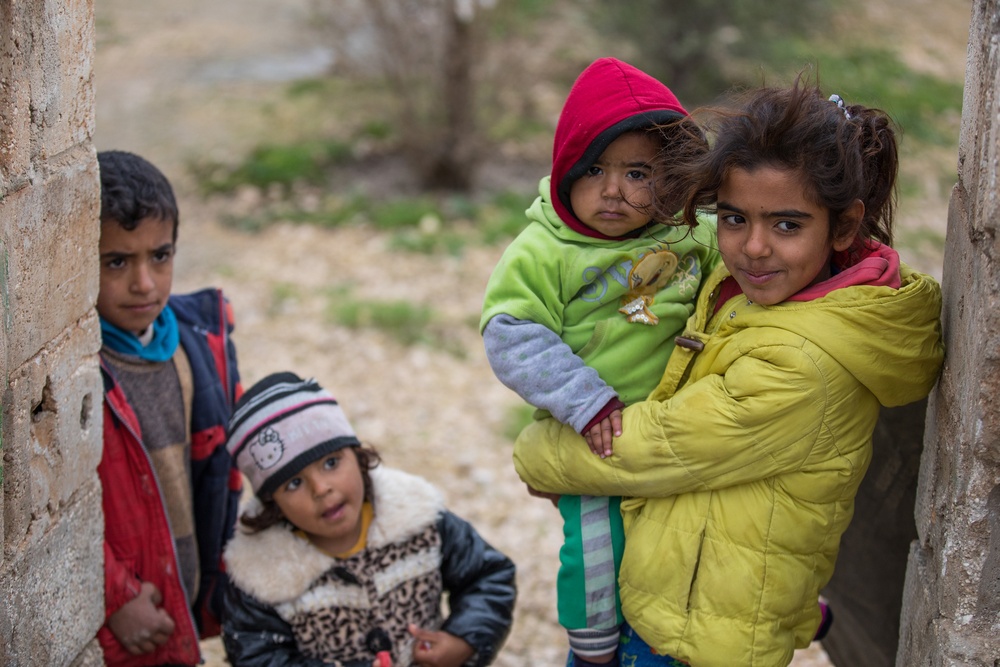 Coalition Forces Visit Children in Ayn Issa