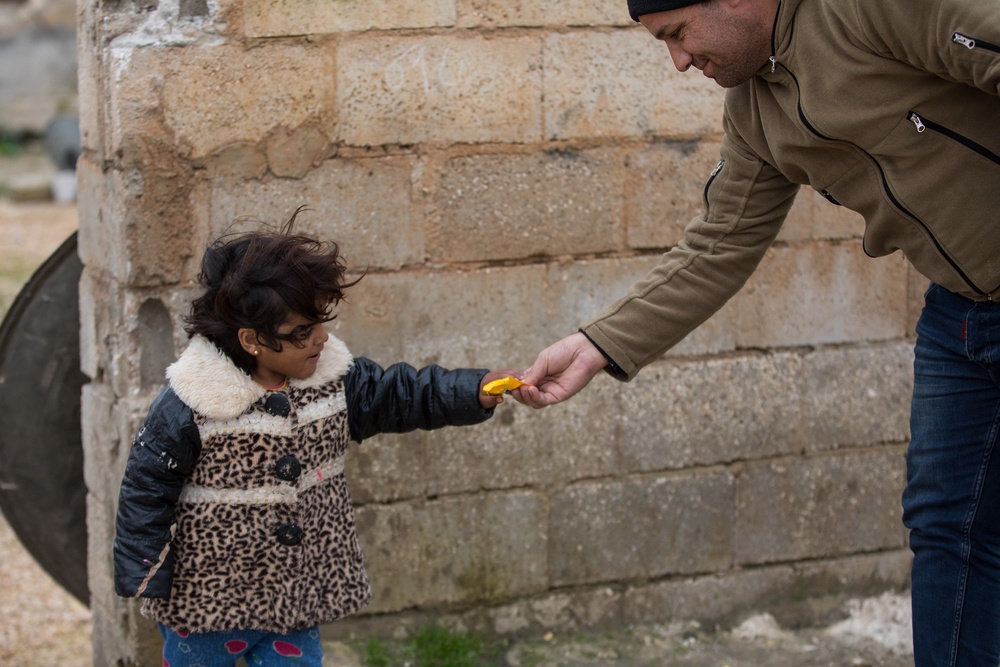 Coalition Forces Visit Children in Ayn Issa