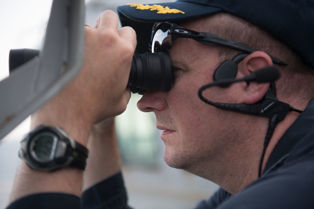 USS Chung-Hoon Sailors conduct VBSS mission