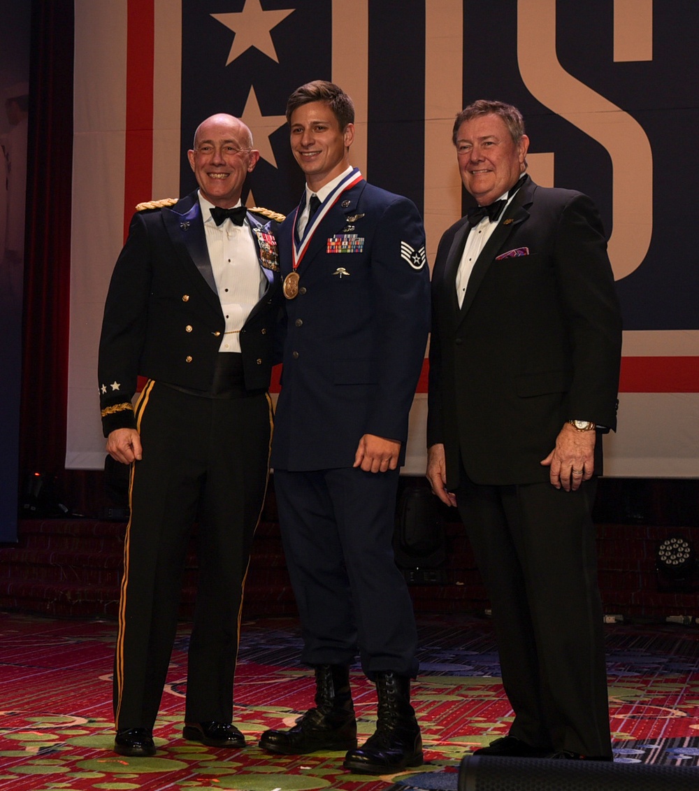 Airman awarded for heroic actions