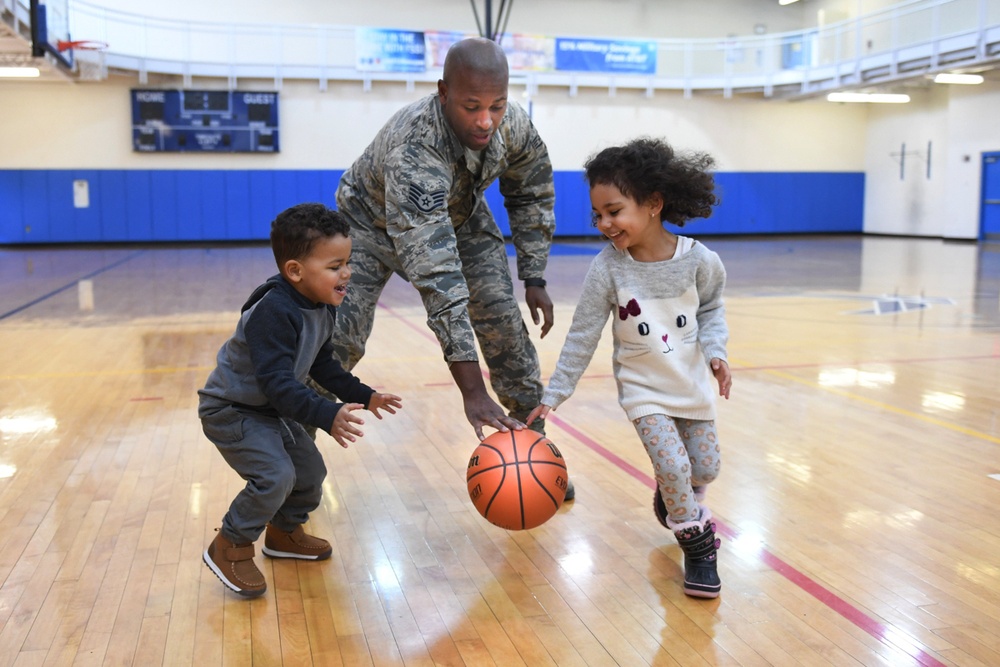 Harlem Globetrotter visits Hanscom