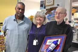 Blind snack bar proprietor retires