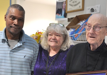 Blind snack bar proprietor retires