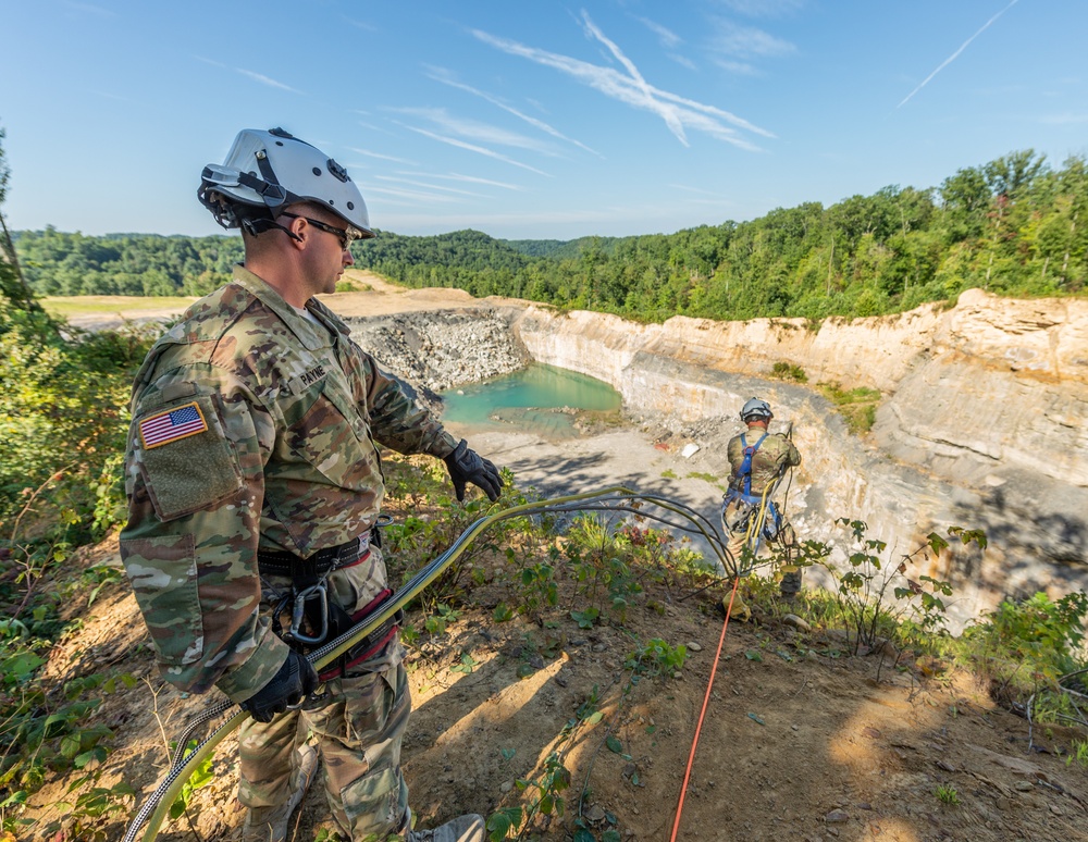 Soldiers Participate in Rope Rescue Course