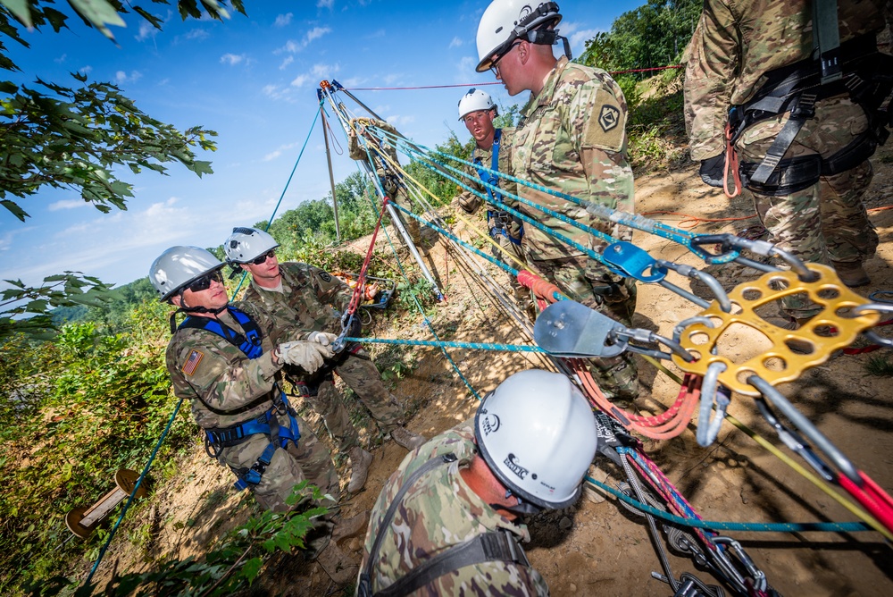 Soldiers Participate in Rope Rescue Course