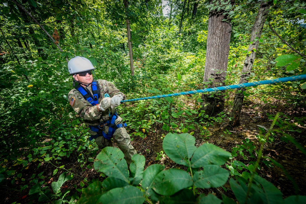 Soldiers Participate in Rope Rescue Course