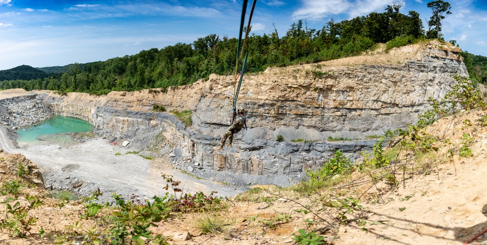 Soldiers Participate in Rope Rescue Course