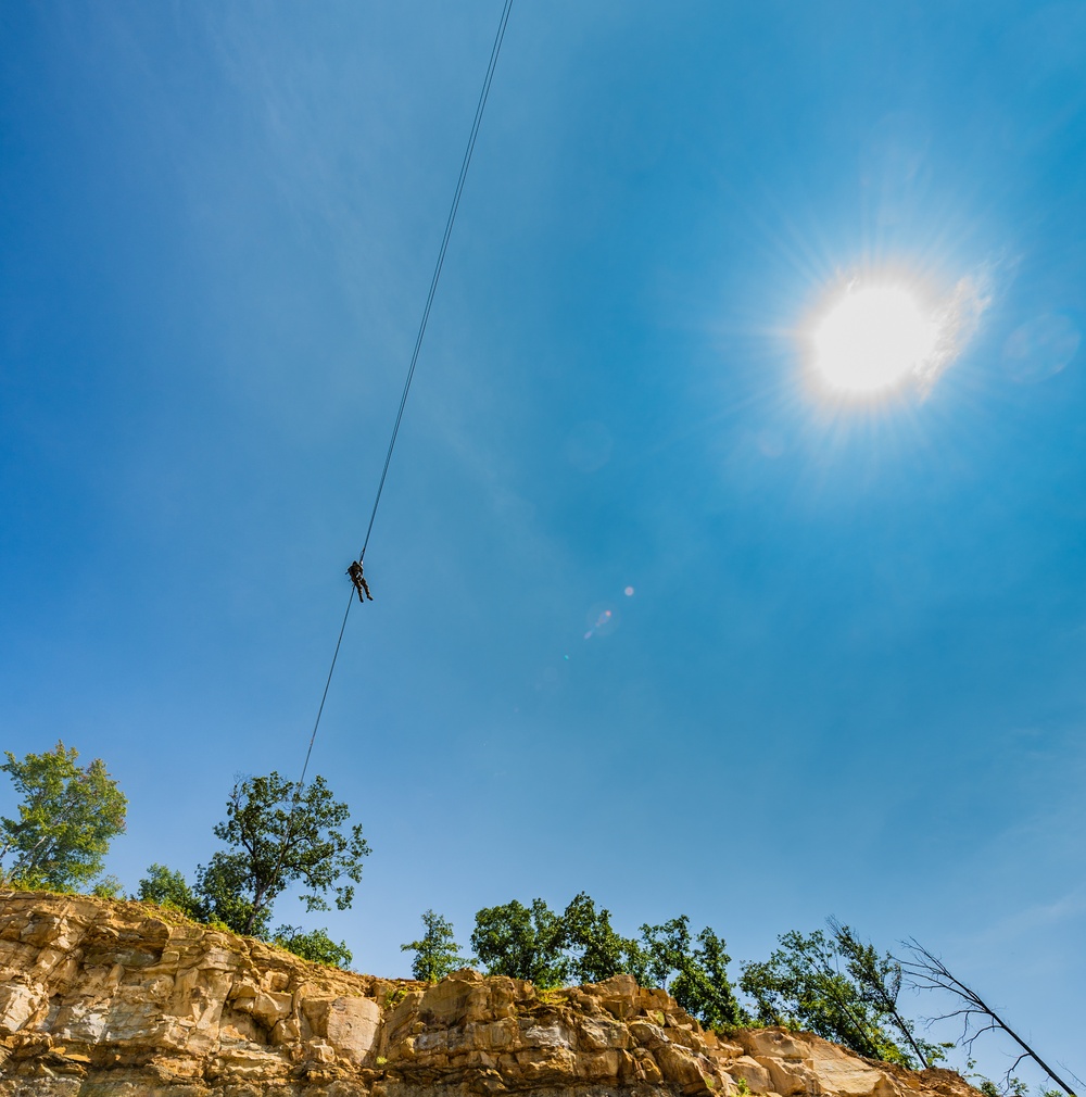 Soldiers Participate in Rope Rescue Course