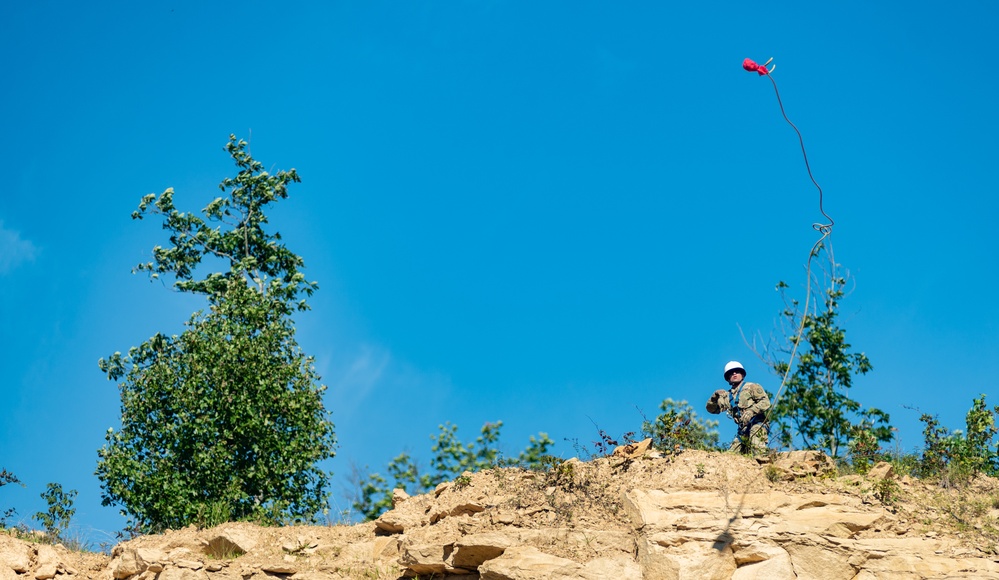 Soldiers Participate in Rope Rescue Course