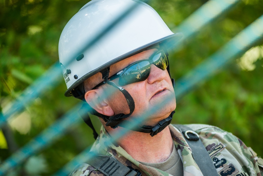 Soldiers Participate in Rope Rescue Course