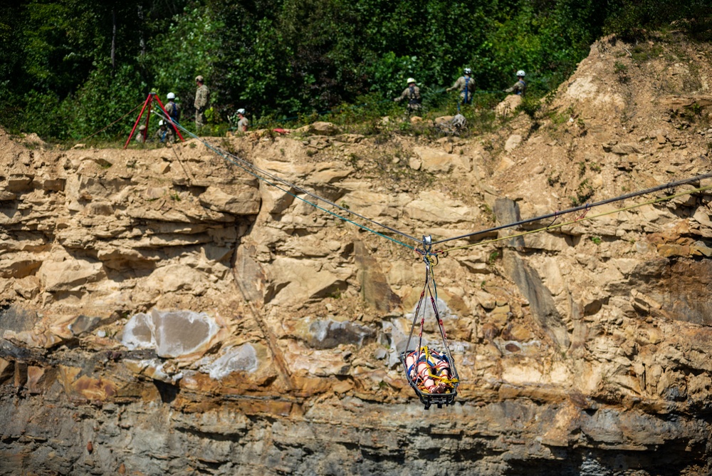 Soldiers Participate in Rope Rescue Course