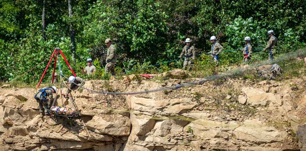 Soldiers Participate in Rope Rescue Course