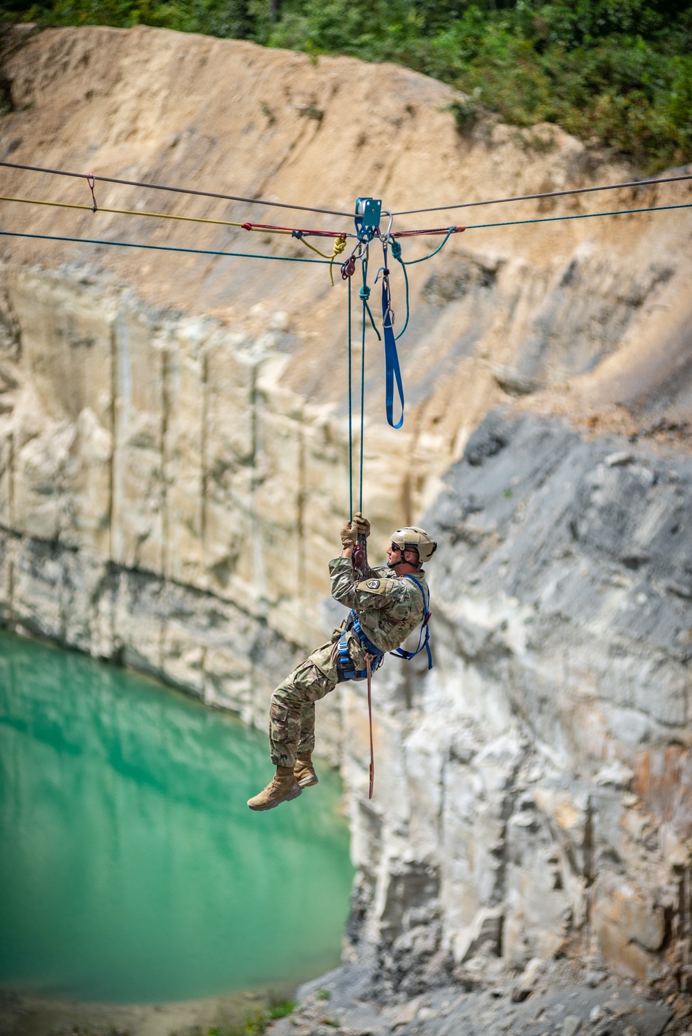 Soldiers Participate in Rope Rescue Course