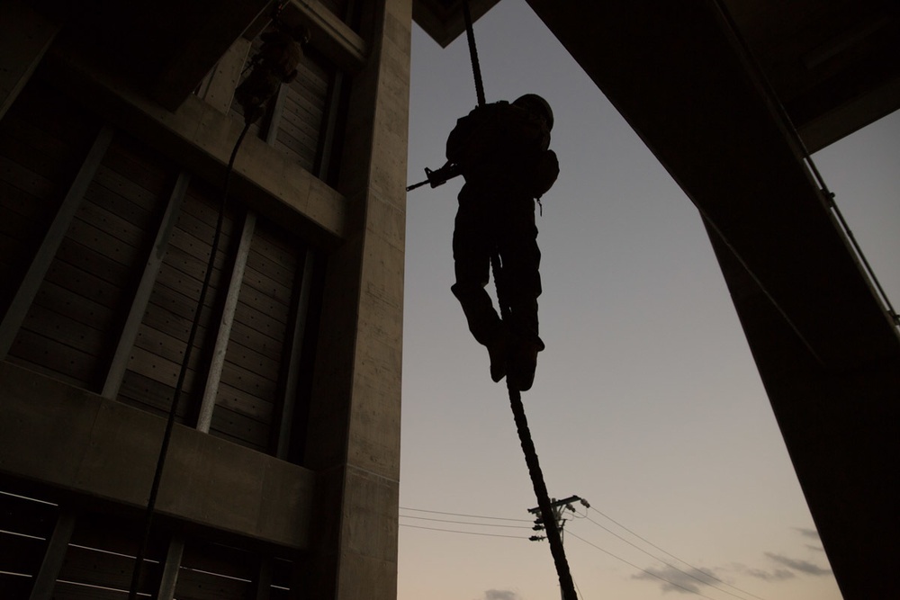Weapons Company Marines refine fast rope fundamentals