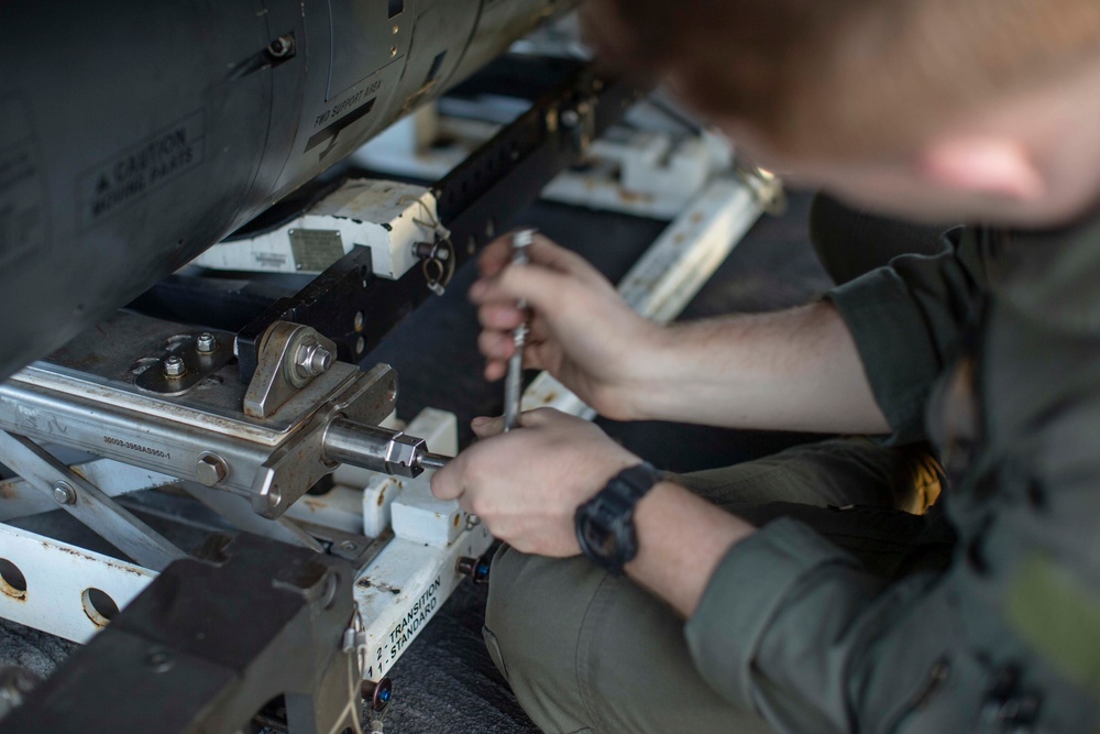 VMM-264 Installs A TPOD