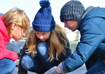 USACE Norfolk saves oysters, serves up STEM lession