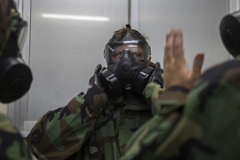 DVIDS - Images - 31st MEU Marines complete CBRN training [Image 5 of 7]