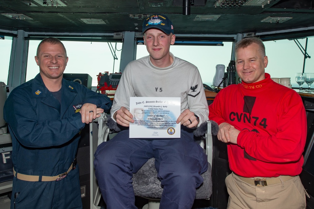 U.S. Sailor recieves Sailor of the Day award