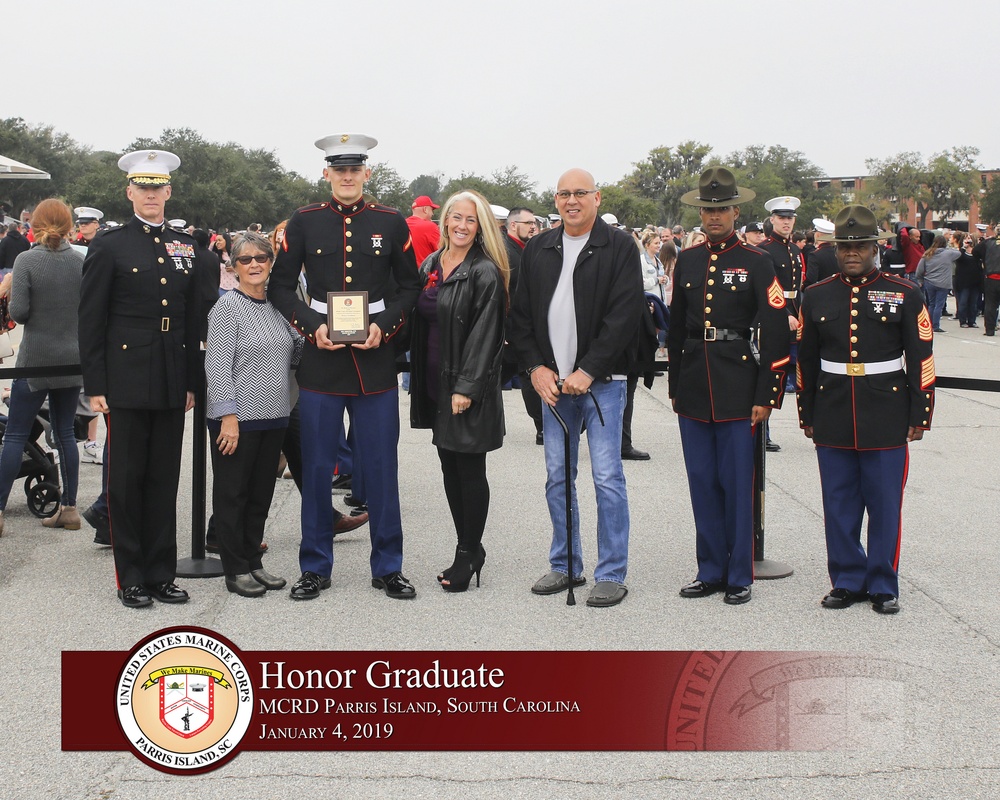 Palm Harbor, Florida native earns platoon honor graduate during Marine recruit training