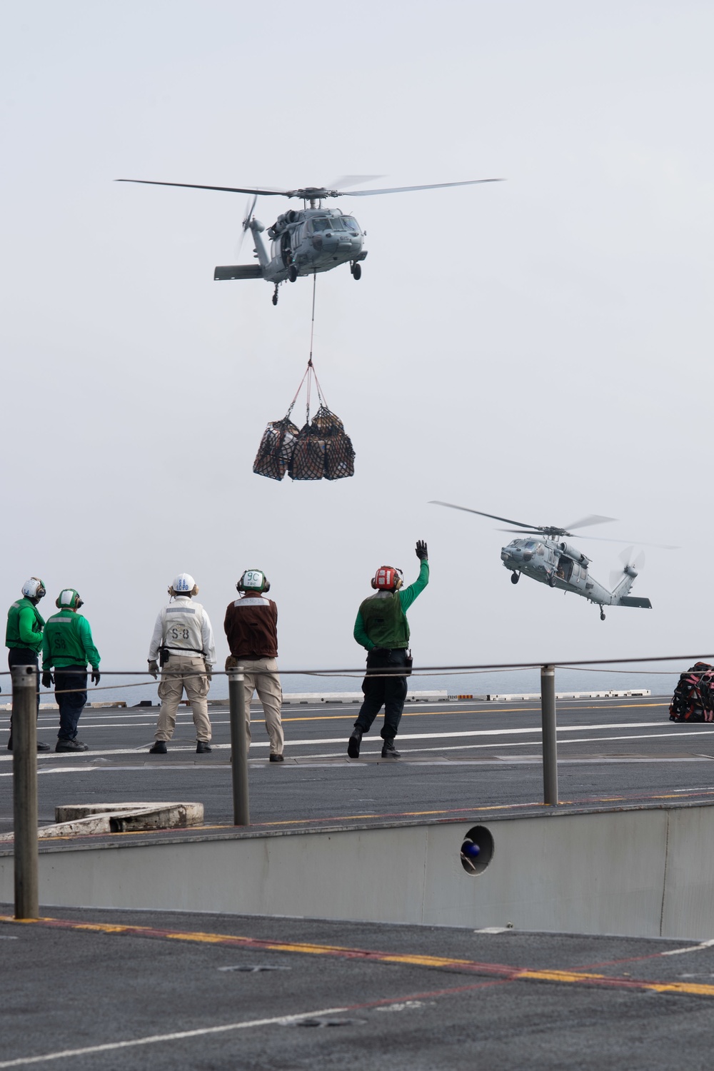 The aircraft carrier USS John C. Stennis (CVN 74) conducts vertical replenishment