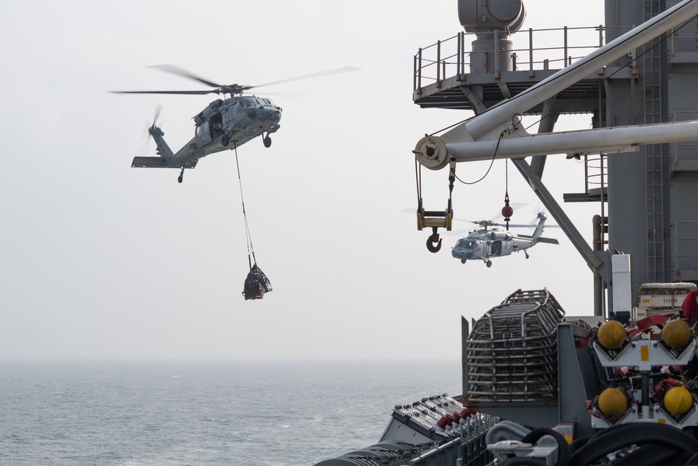 The aircraft carrier USS John C. Stennis (CVN 74) conducts vertical replenishment